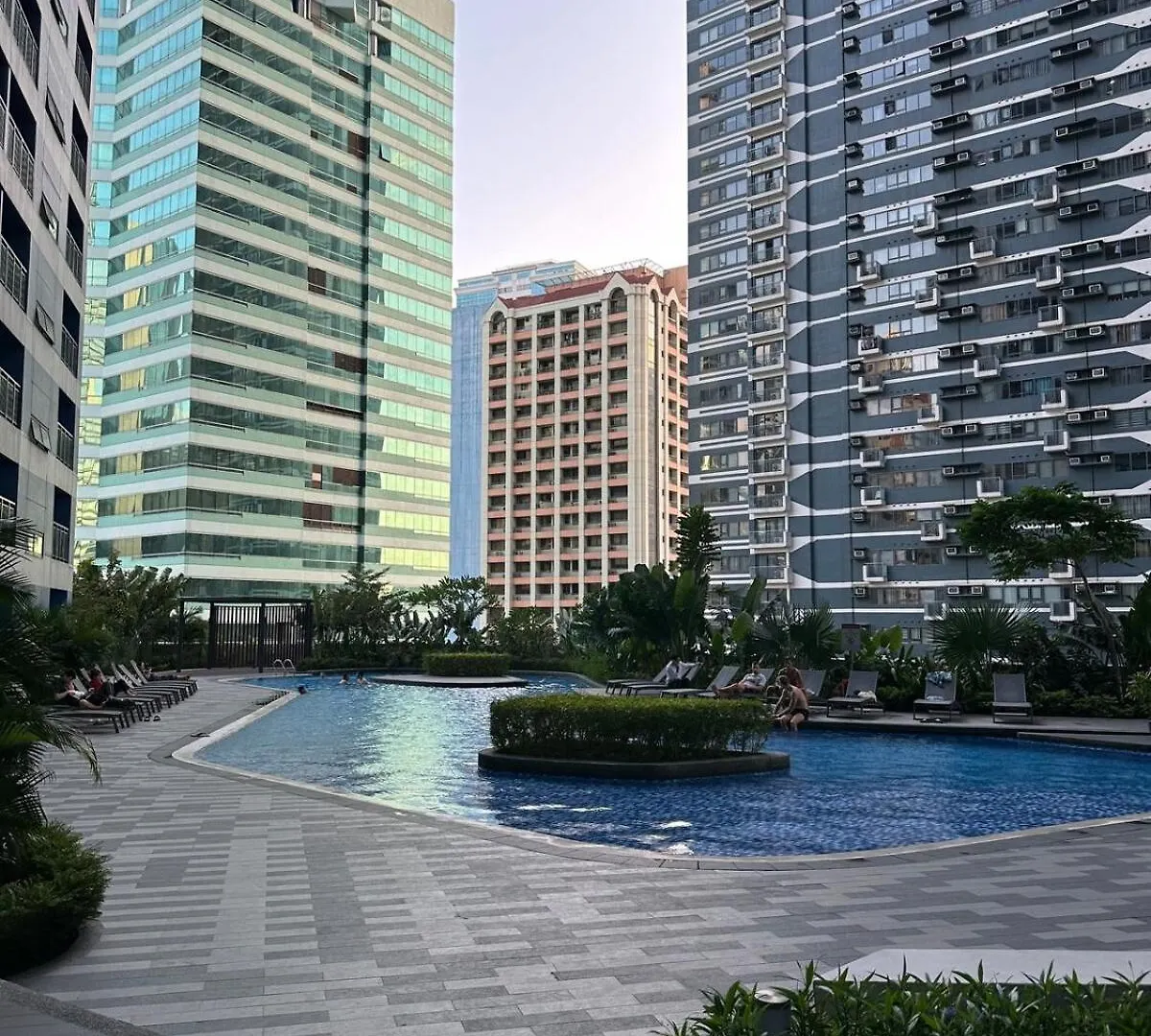 Apartment 1Br Air Residences Condo, Ayala Ave, Makati Manila